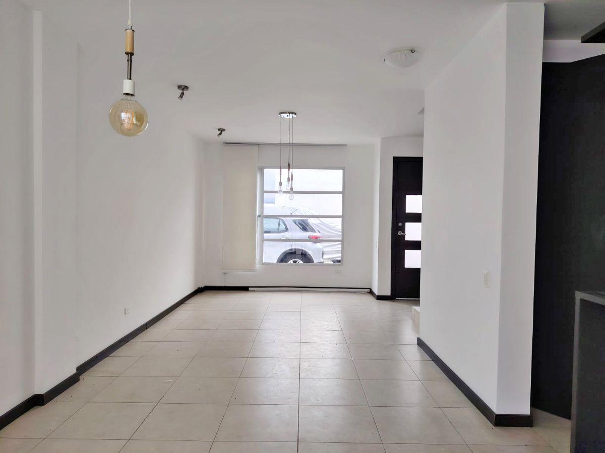 Vendo Amplia Casa en Urbanización Sector Tumbaco — imagen 10
