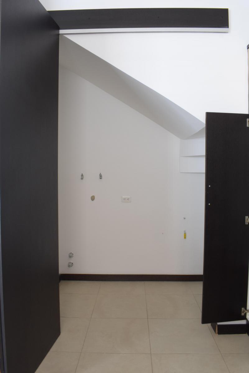 Vendo Amplia Casa en Urbanización Sector Tumbaco — imagen 2