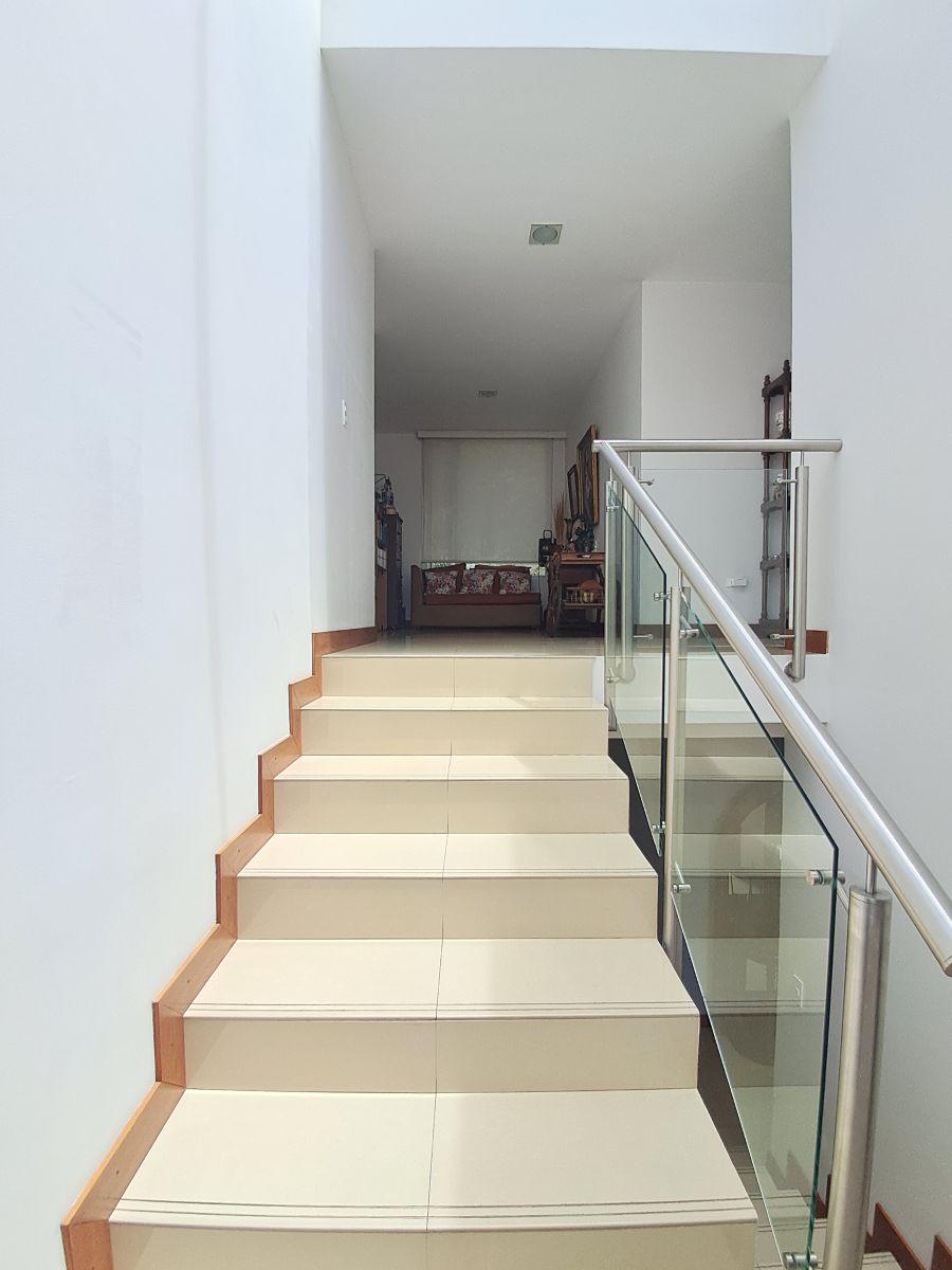 Tanda Venta Casa con Vista Espectacular 3 Dorm. Jardín Urbanización — imagen 2