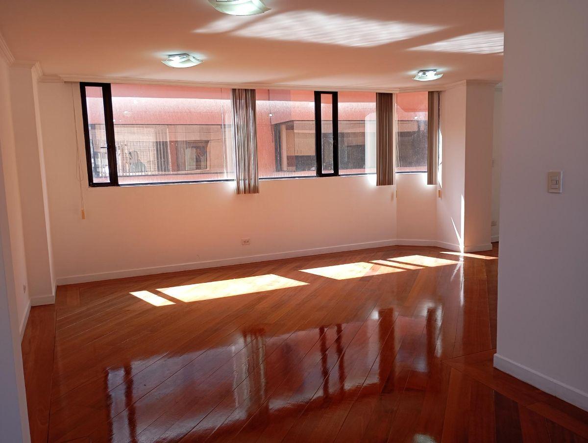 Departamento de 3 Dorm. Duplex Av Granados — imagen 10