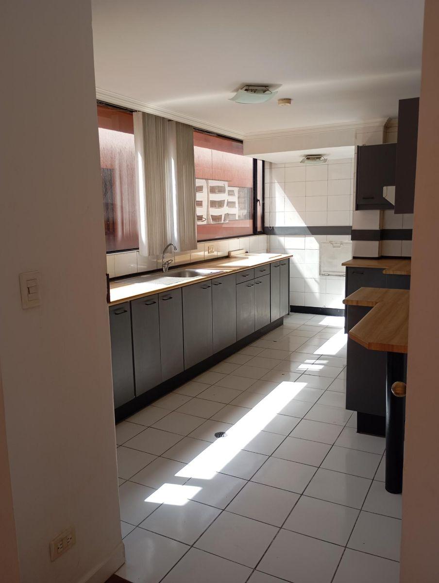 Departamento de 3 Dorm. Duplex Av Granados — imagen 7