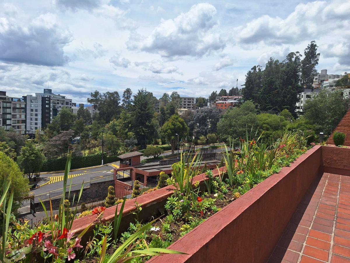 Vendo Departamento Colinas del Pichincha Piso Alto Hermosa Vista — imagen 2
