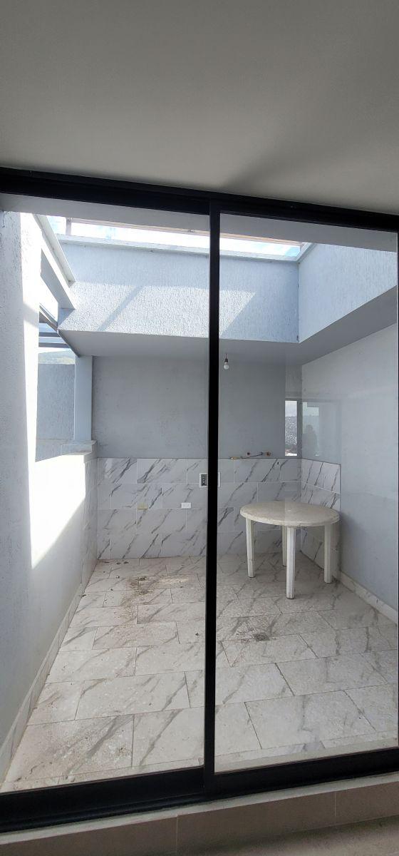 Moderno Departamento Nuevo de 2 Dorm. con Amplia Terraza Frontal y Parqueadero Independiente — imagen 4