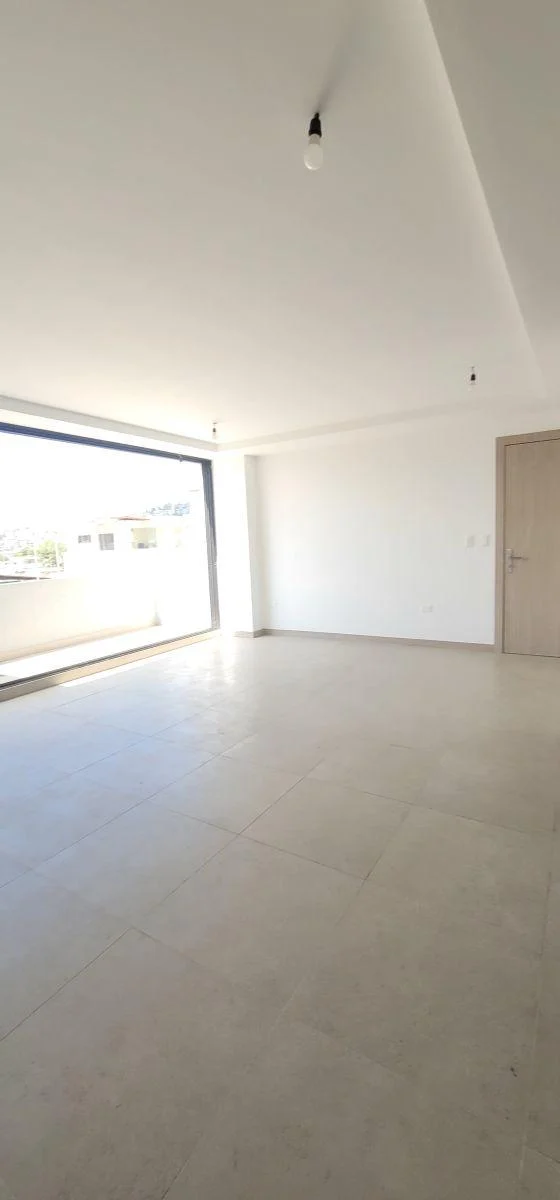 Moderno Departamento Nuevo de 2 Dorm. con Amplia Terraza Frontal y Parqueadero Independiente — imagen 3