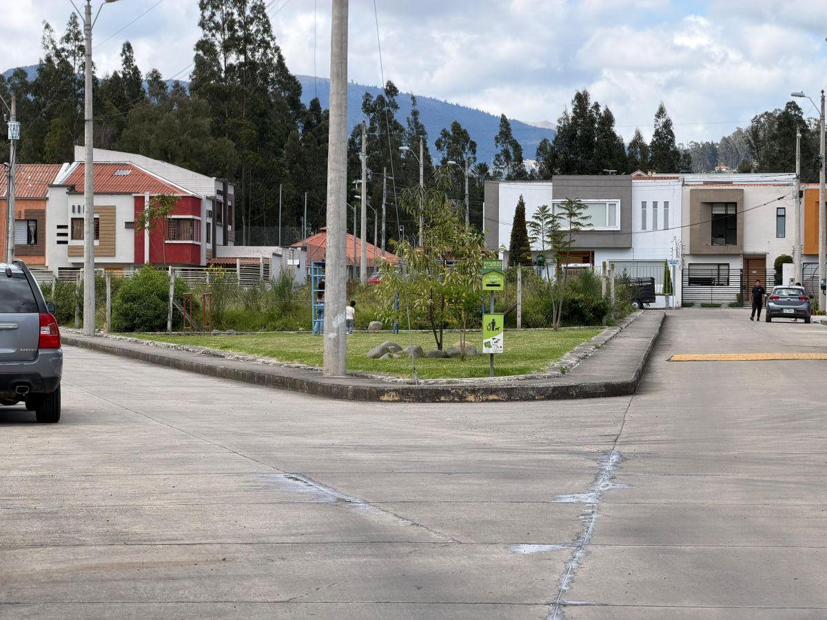 Moderno Departamento Economico Dentro de Urbanizacion Cica II, Azuay — imagen 7