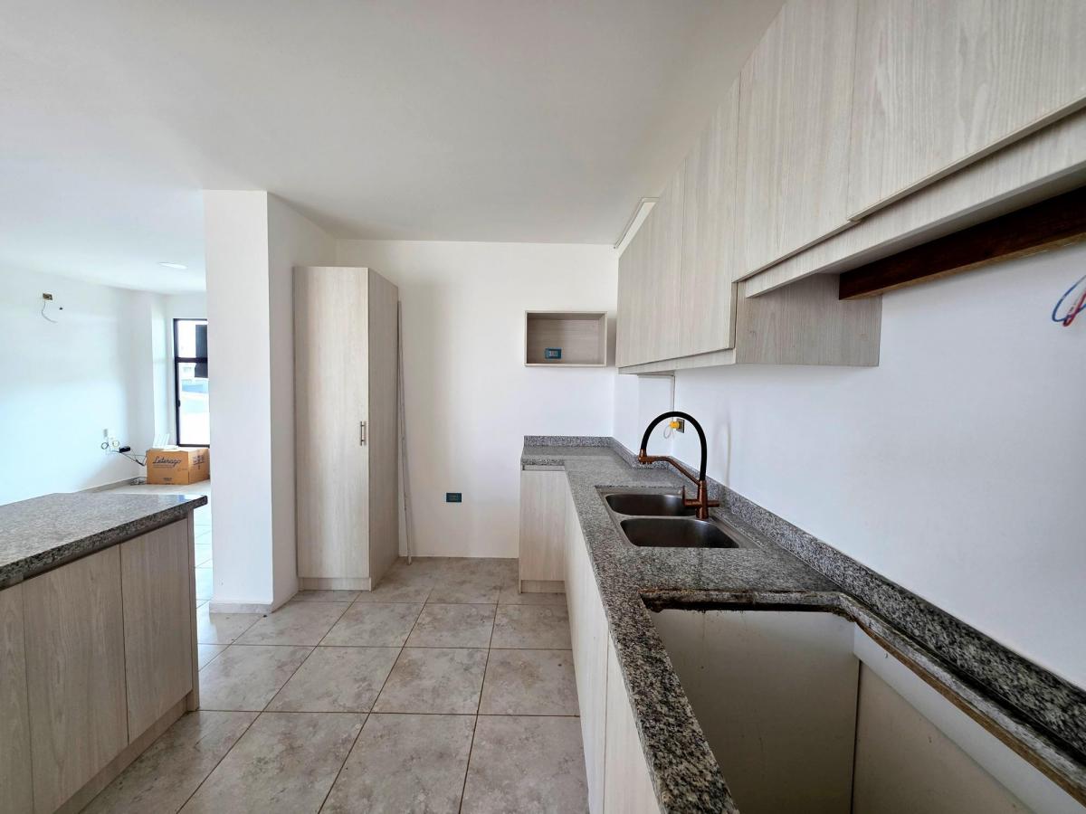 Vendo Casa en Urb. Baru Oasis + Patio con Cerámica y Cubierta, Manabí — imagen 5
