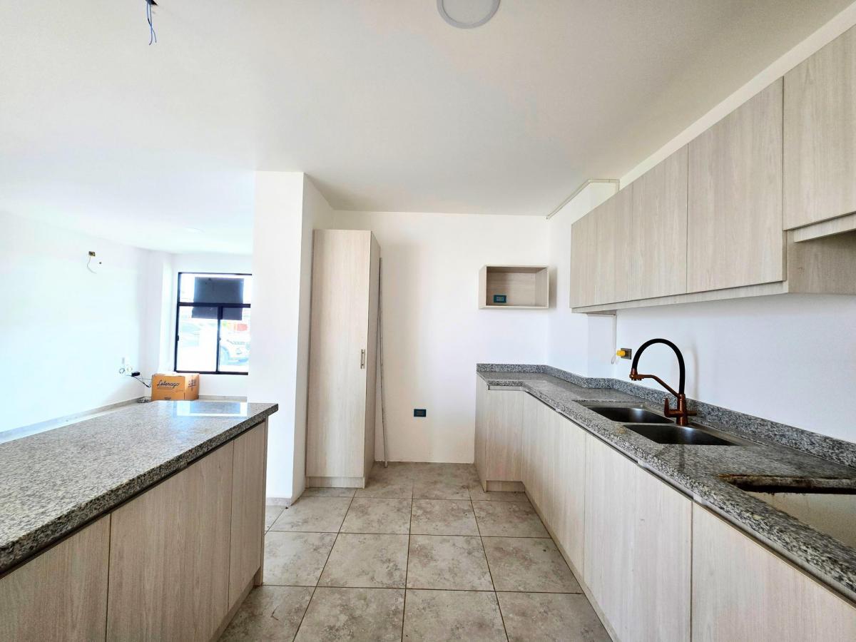 Vendo Casa en Urb. Baru Oasis + Patio con Cerámica y Cubierta, Manabí — imagen 3