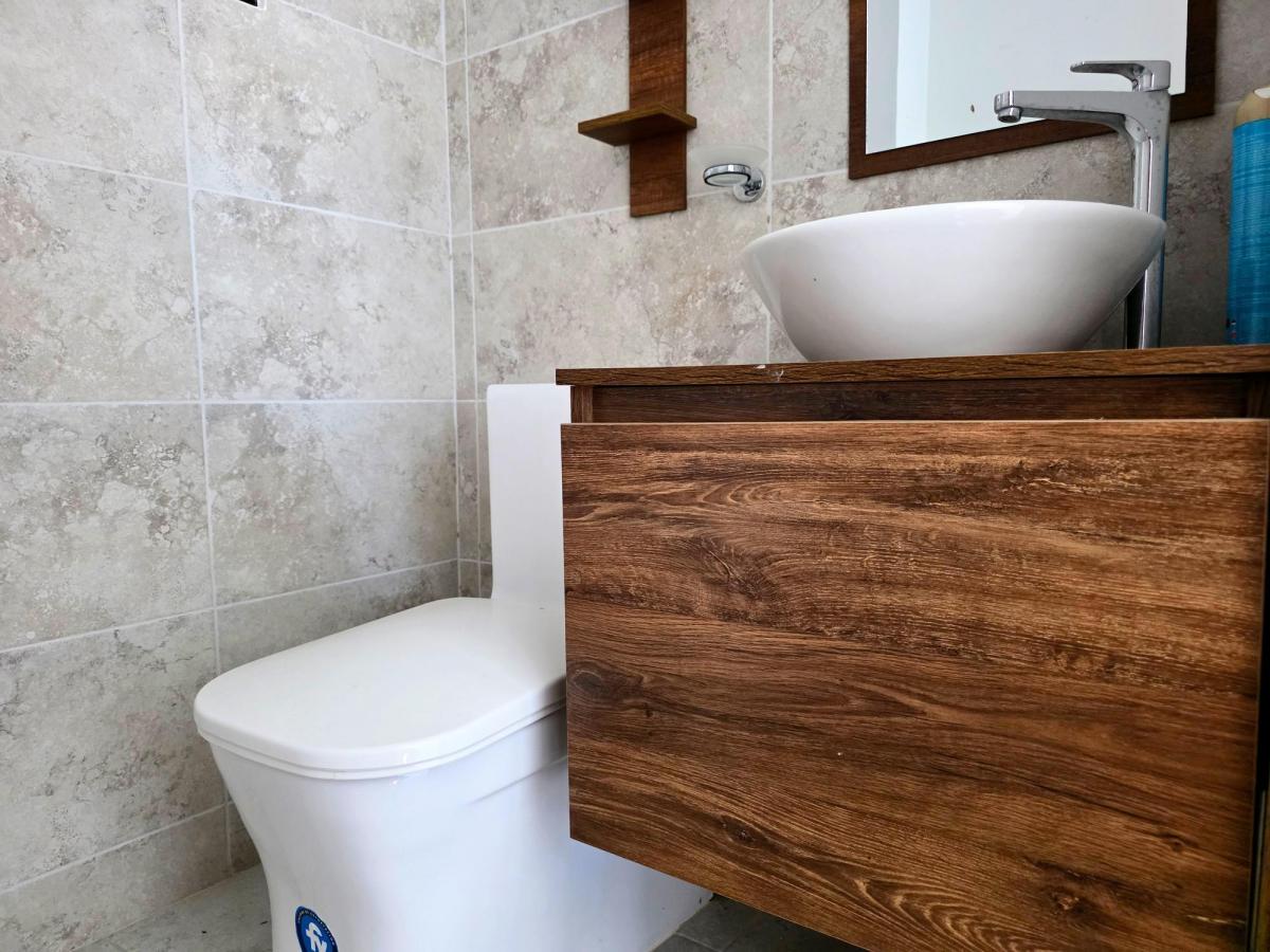 Vendo Casa en Urb. Baru Oasis + Patio con Cerámica y Cubierta, Manabí — imagen 2