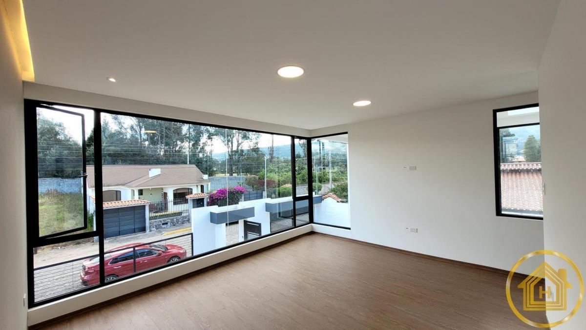 Casa en Venta a Estrenar, Dentro de Urbanización, Sector Capelo - Valle de Los Chillos — imagen 2