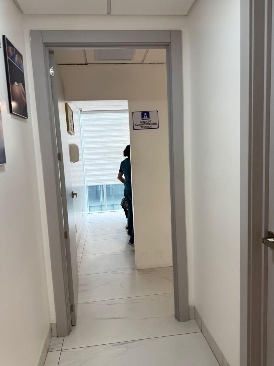 En Venta Oficna en Edificio Ágora Medical Center Frente a Mall del Sol, Guayas — imagen 2
