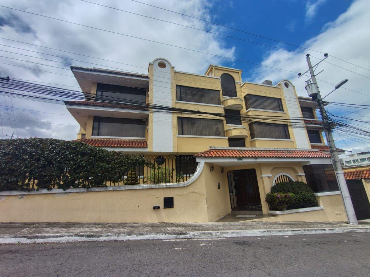 En Venta Departamento, Urbanización El Condado, con Jardín Propio — imagen 10