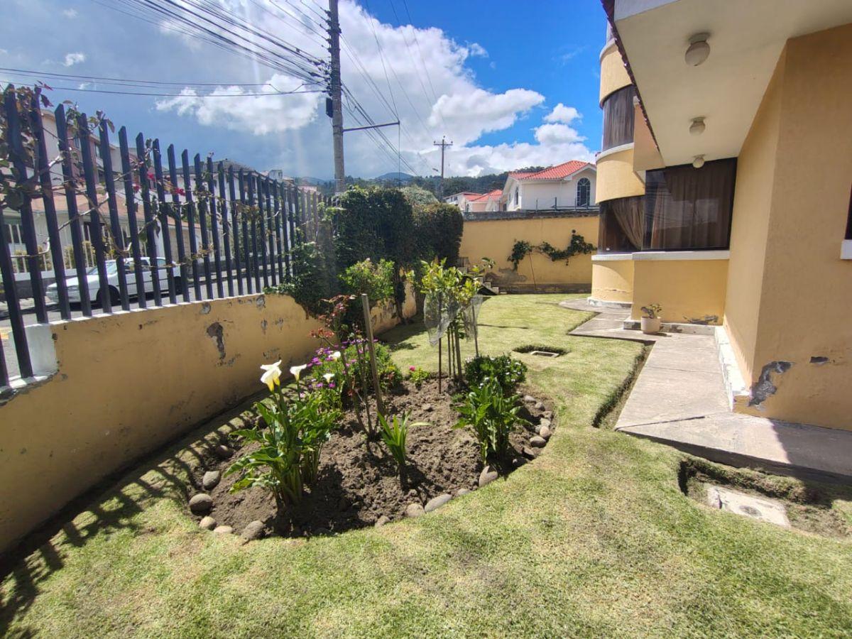 En Venta Departamento, Urbanización El Condado, con Jardín Propio — imagen 8