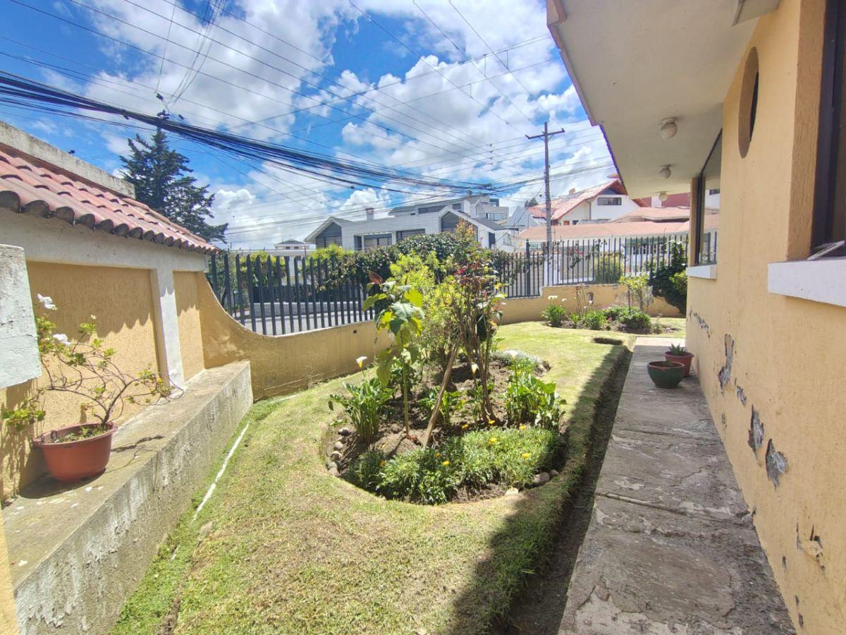 En Venta Departamento, Urbanización El Condado, con Jardín Propio — imagen 6
