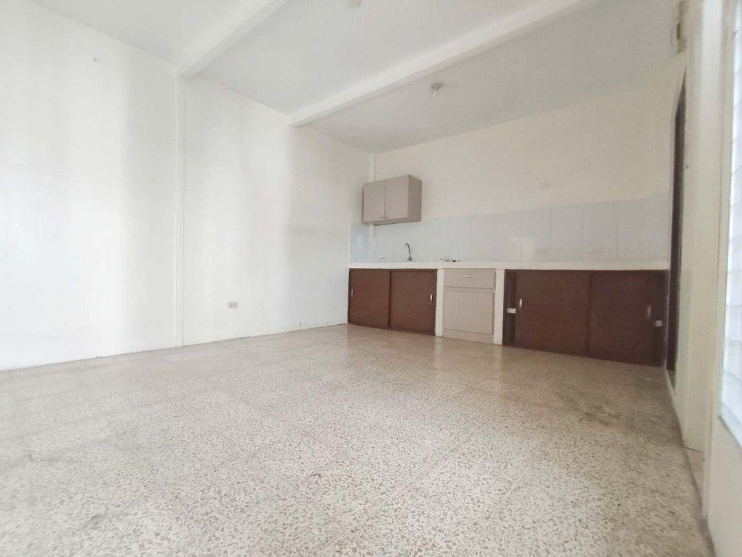 En Venta Casa 2 Plantas, Uso de Suelo Comercial, Urdesa J - Zavala, Guayas — imagen 2