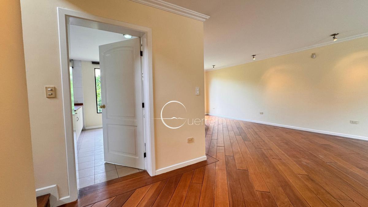 En Venta Hermosa Casa en El Corazón de Cumbaya, Urb. Vista Hermosa — imagen 3