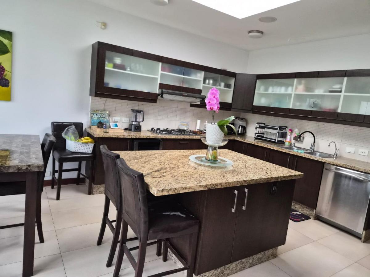 Casa de Venta de 4 Dorm. en Cumbayá, Sector Potrero Lumbisi — imagen 8