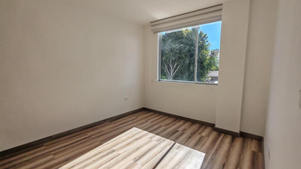 Departamento en Venta 2 Dorm. con Balcones - Sector Tumbaco - Quito — imagen 4