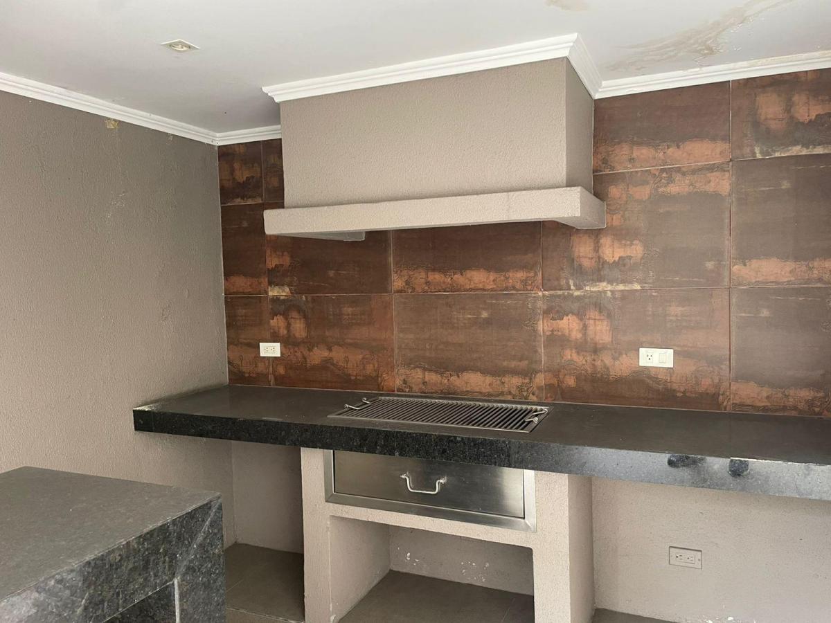 Venta de Casa Urdesa con Uso de Suelo Mixto, Guayas — imagen 6