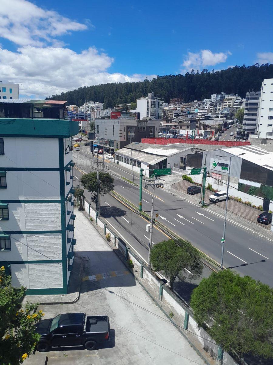 Vendo Departamento Remodelado con Parqueadero y Secadero Hermosa Vista a La Ciudad, Av de Los Grana — imagen 10