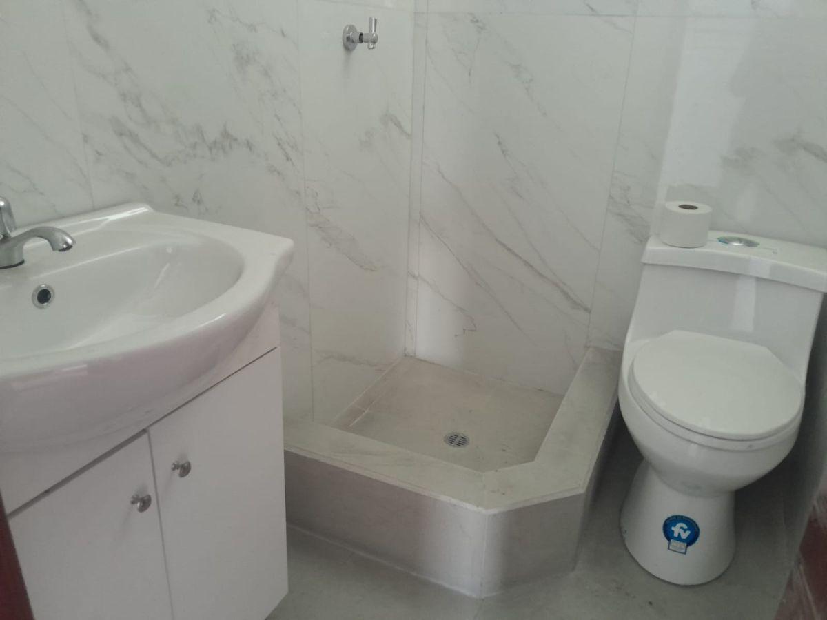 Vendo Departamento Remodelado con Parqueadero y Secadero Hermosa Vista a La Ciudad, Av de Los Grana — imagen 9