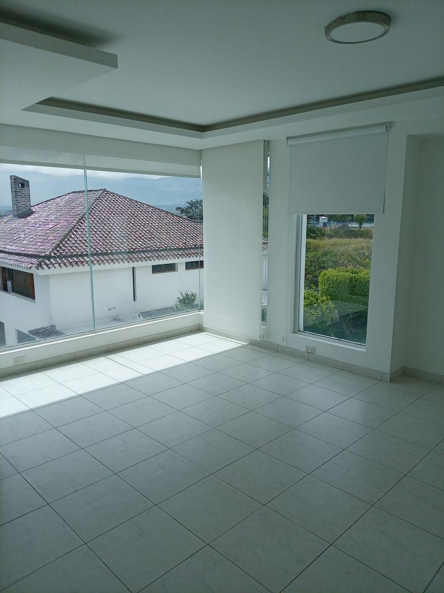Casa con 3 Recámaras en Venta en Cumbayá, 315 m² de Terreno — imagen 9