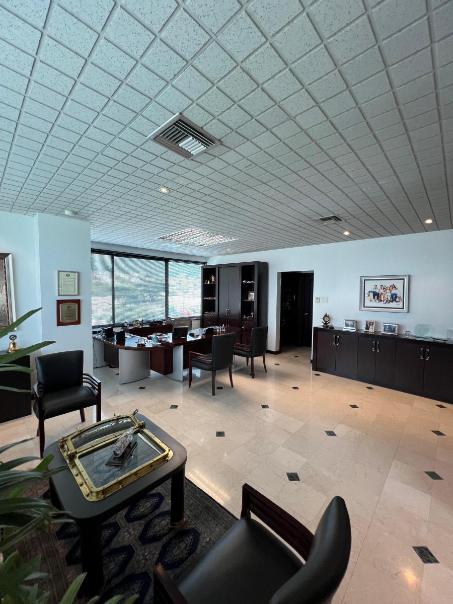 Se Vende Elegante Oficina Frente Albán Borja, Km 2 Ave Carlos Julio Arosemena!, Guayas — imagen 10
