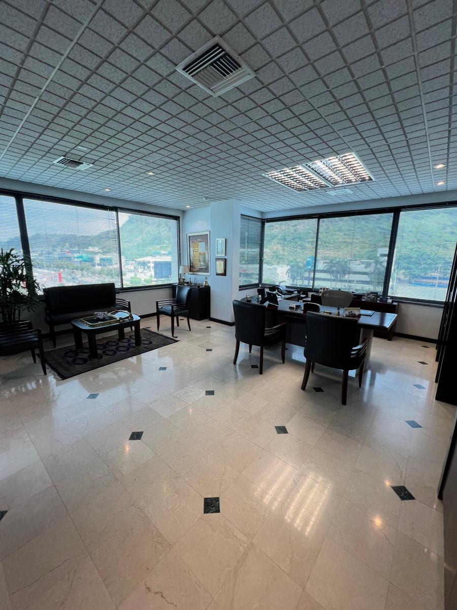 Se Vende Elegante Oficina Frente Albán Borja, Km 2 Ave Carlos Julio Arosemena!, Guayas — imagen 9