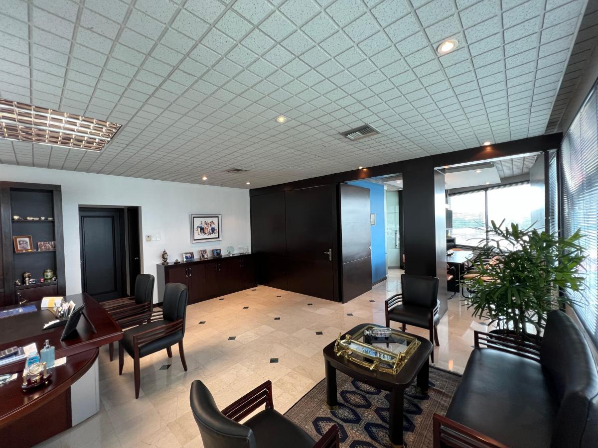 Se Vende Elegante Oficina Frente Albán Borja, Km 2 Ave Carlos Julio Arosemena!, Guayas — imagen 8