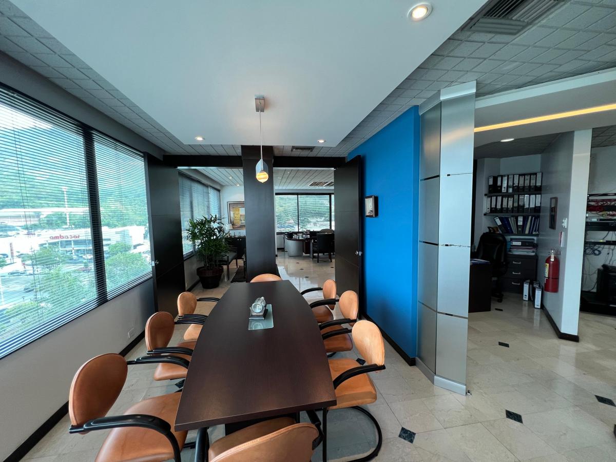 Se Vende Elegante Oficina Frente Albán Borja, Km 2 Ave Carlos Julio Arosemena!, Guayas — imagen 7