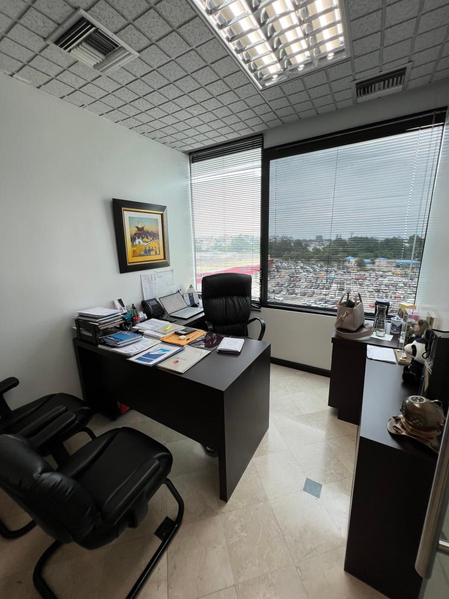 Se Vende Elegante Oficina Frente Albán Borja, Km 2 Ave Carlos Julio Arosemena!, Guayas — imagen 2