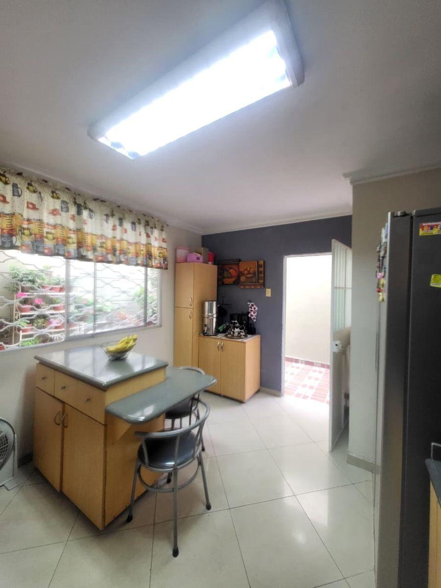 Casa Moderna en Venta | Conjunto Cerrado Santorini | Sector San Felipe | 3 Dorm. (War), Guayas — imagen 6