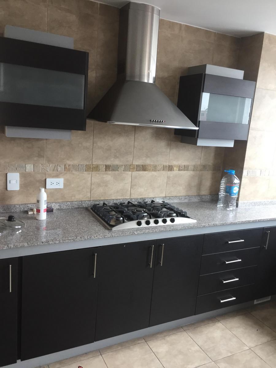 Vendo Hermoso y Cómodo Departamento Sector Republica del Salvador — imagen 8