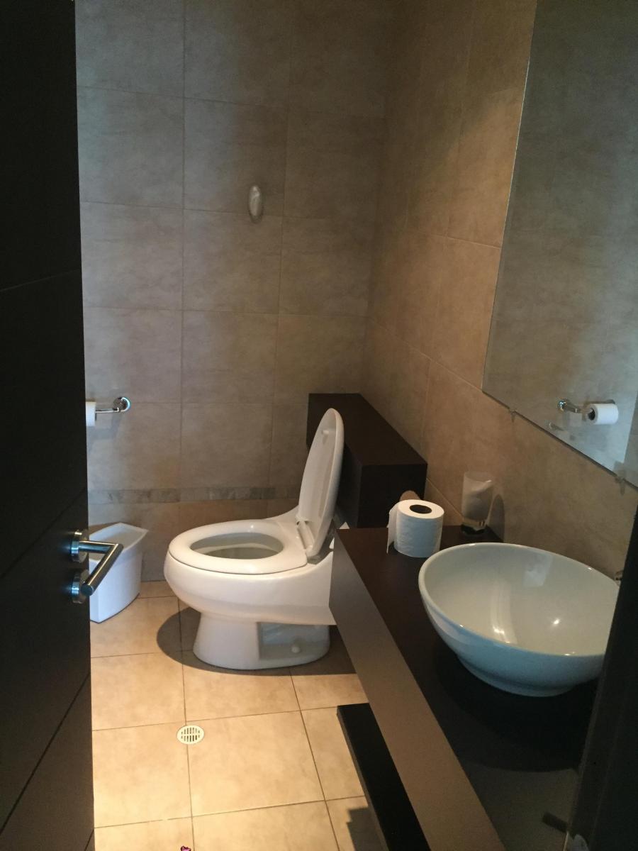 Vendo Hermoso y Cómodo Departamento Sector Republica del Salvador — imagen 7