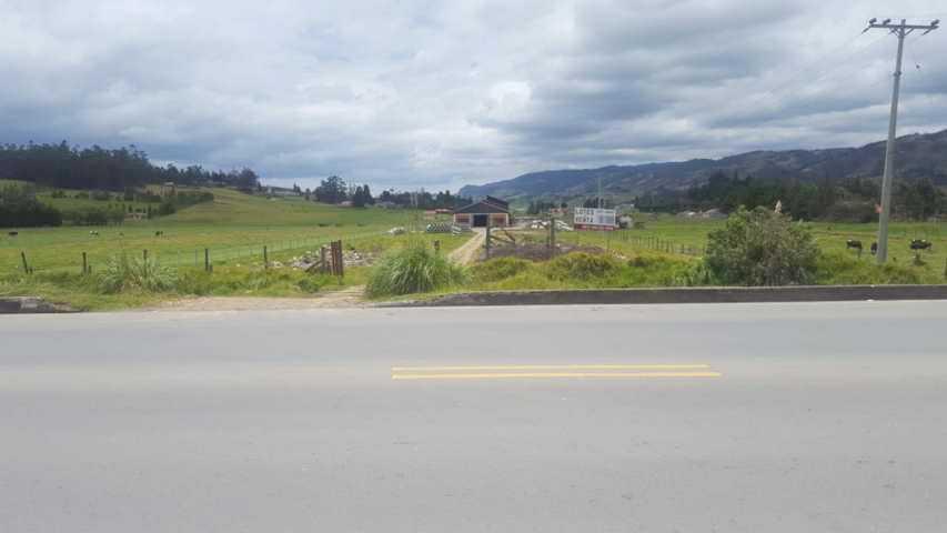Excelente Terreno en Venta 10.000 m² Mas Nave Industrial Vía Cumbe, Azuay — imagen 10