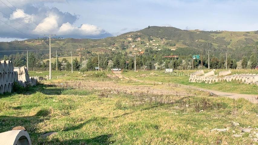 Excelente Terreno en Venta 10.000 m² Mas Nave Industrial Vía Cumbe, Azuay — imagen 9