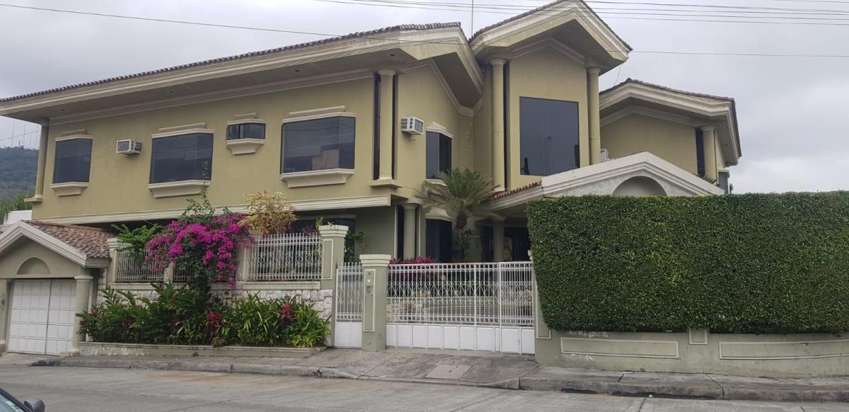 En Venta Casa en Los Ceibos de 5 Habitaciones - Mae. Recalde, Guayas — imagen 10