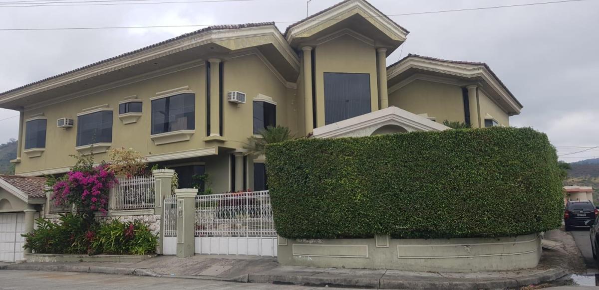 En Venta Casa en Los Ceibos de 5 Habitaciones - Mae. Recalde, Guayas — imagen 9