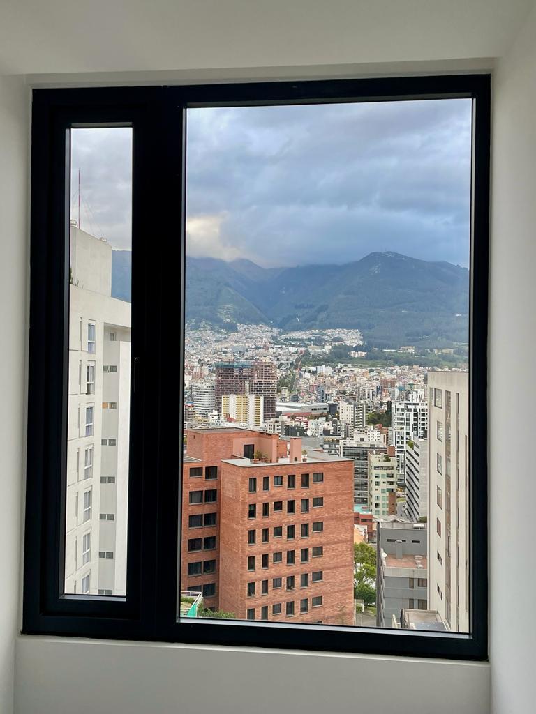 Sector Gonzalez Suarez, en Venta Dpto 2d de 101 con Balcon y Linea Blanca (Mv) — imagen 3