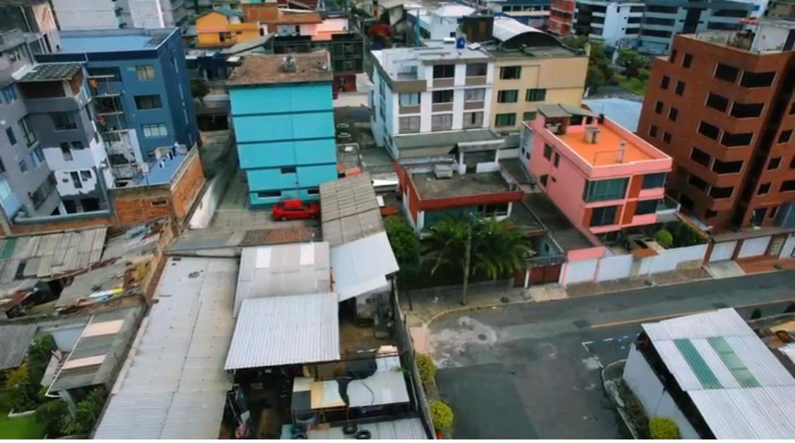 Constructores Vendo Terreno - Ubicación Estratégica — imagen 2