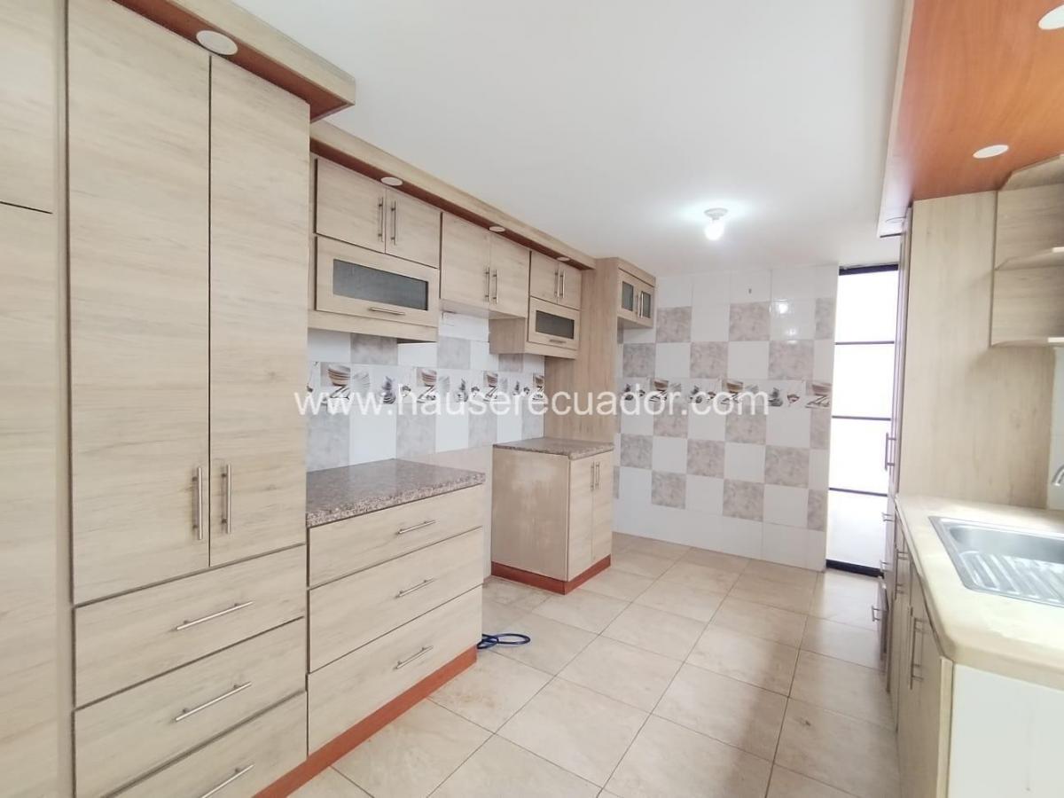 Oportunidad Casa en Venta de 3 Habitaciones, Conjunto con Piscina Sector Pomasqui — imagen 5