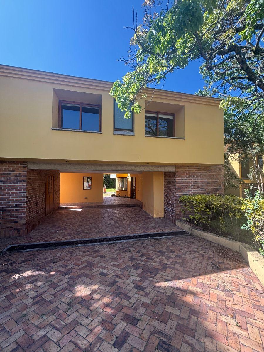 Cumbaya. en Urbanización de Lujo. Hermosa Casa — imagen 8