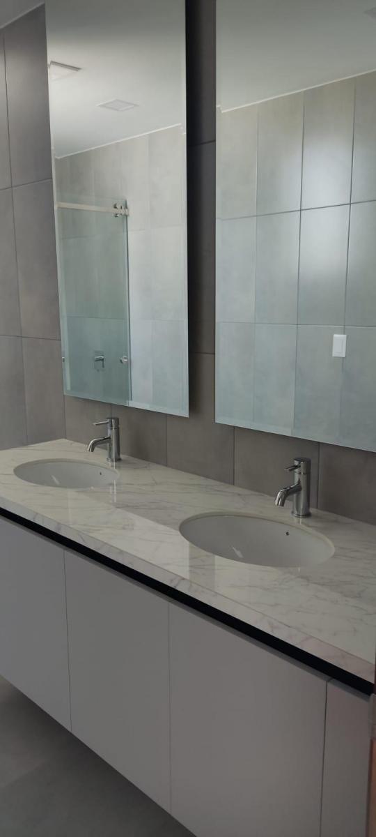 Isla Mocolí Vendo Moderno Departamento de Estreno con Ascensor, Guayas — imagen 3