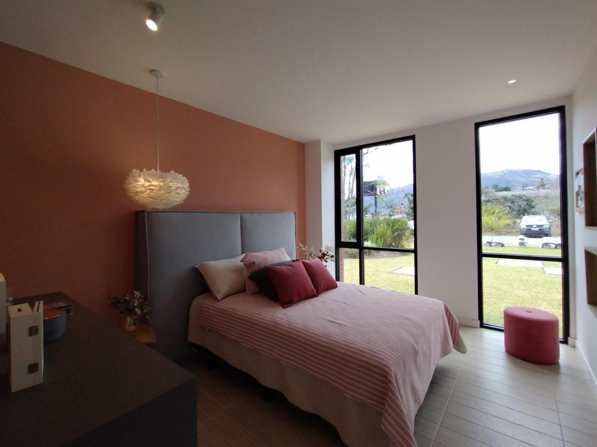 Venta Departamento con Vista 2 Dorm. y Balcón - Cumbayá — imagen 2