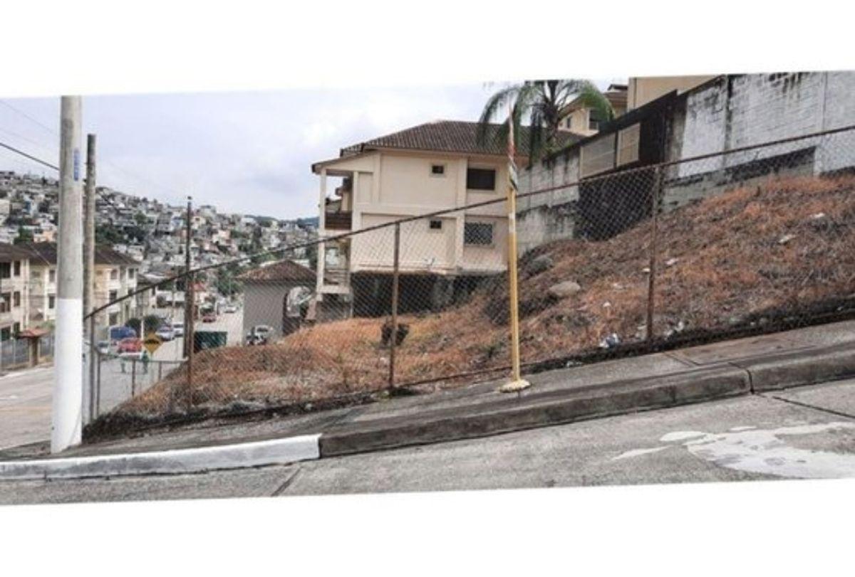 Vendo Amplio Terreno Esquinero en Urb Ceibos Norte - R. Luna, Guayas — imagen 9