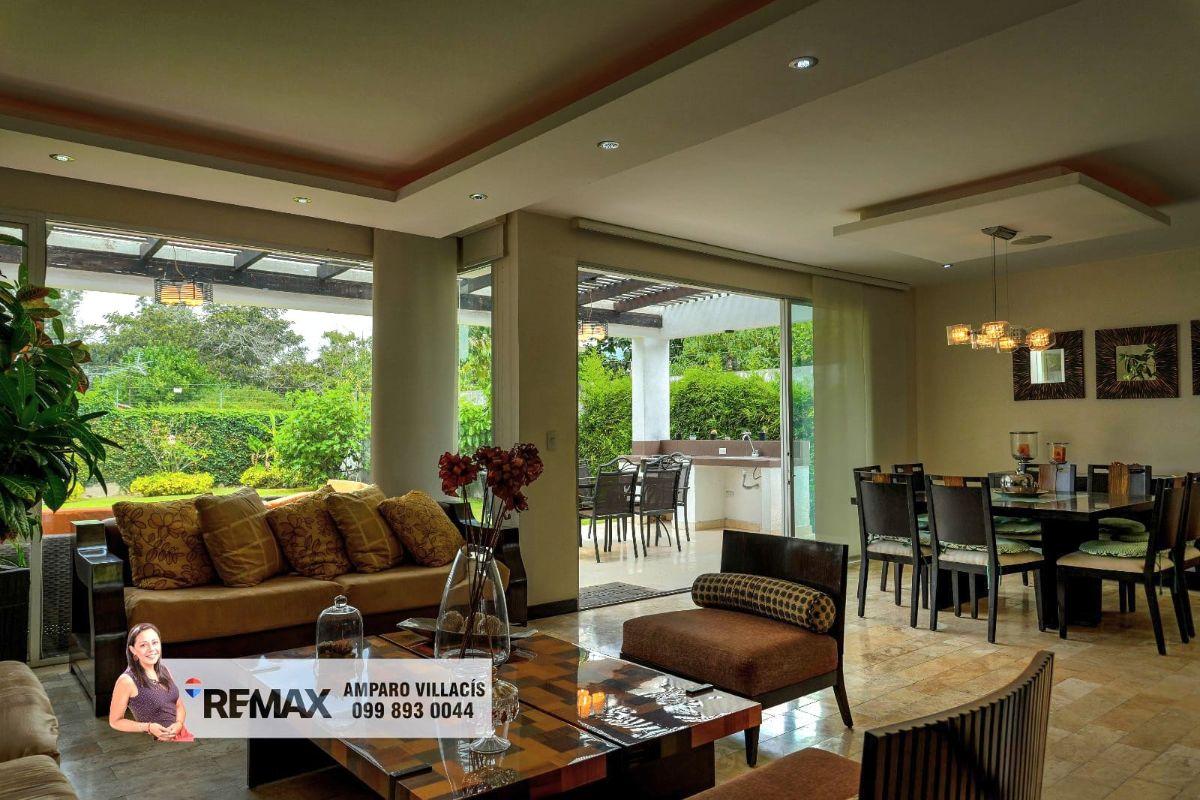 Casa Independiente con Amplio Jardín Sector Rancho San Francisco — imagen 7
