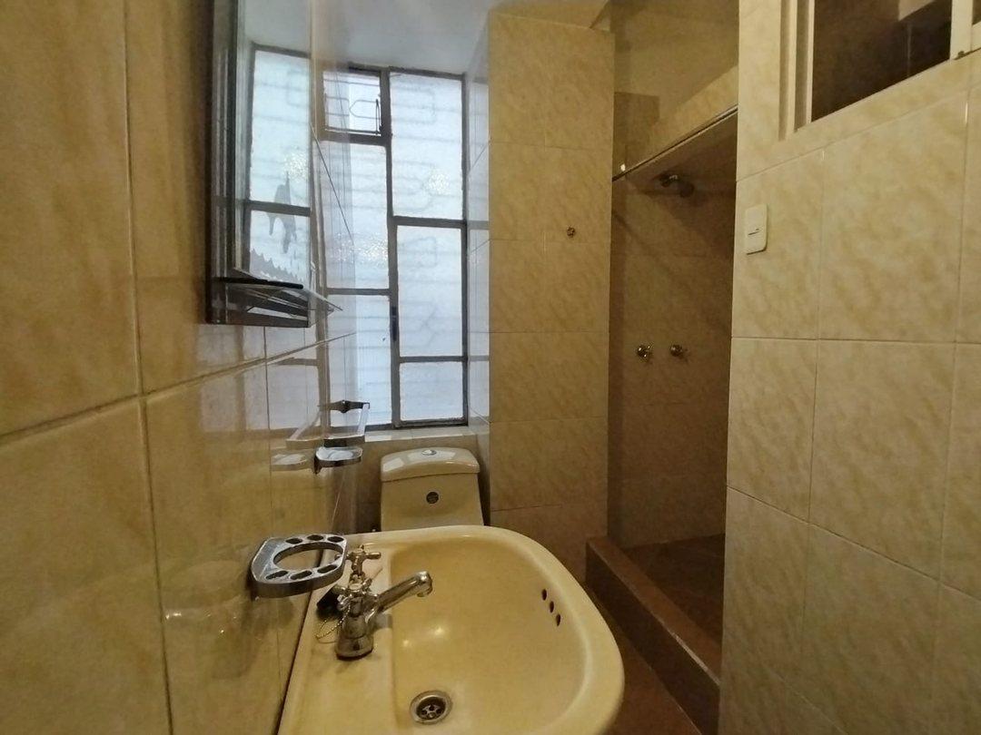 Venta Departamento / Av 10 de Agosto — imagen 2