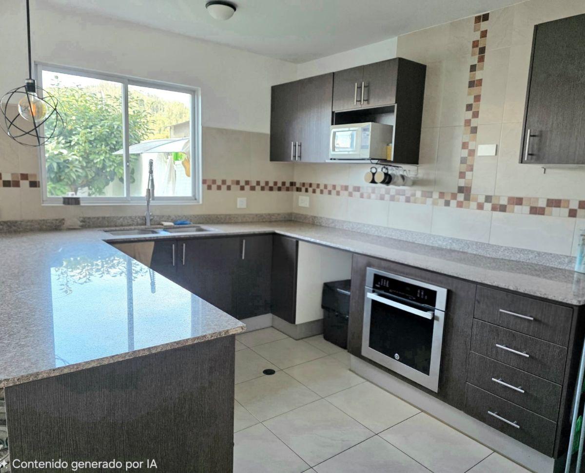 Vendo Casa en Armenia con Patio, Atico 3 Plantas — imagen 5