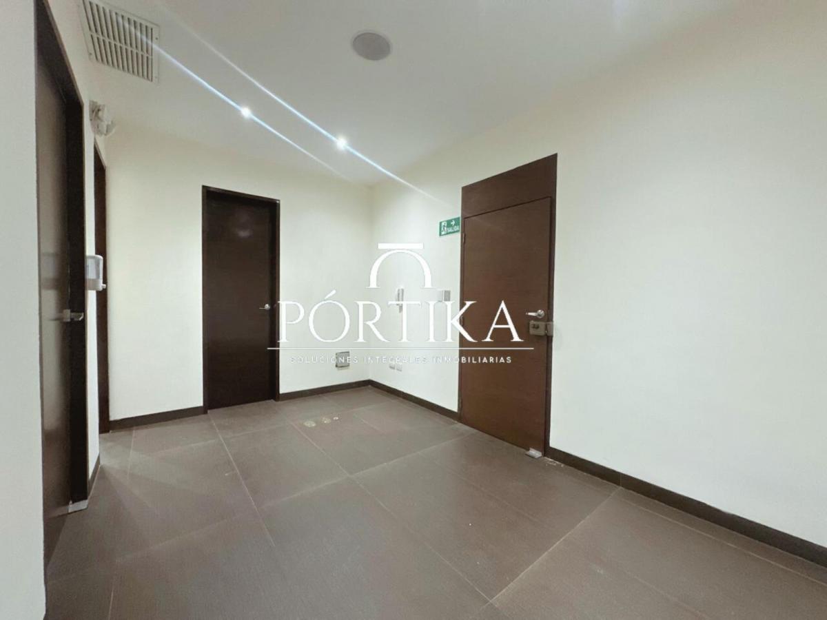 Venta Oficina - Edificio Blue Towers - Kennedy Norte, Guayas — imagen 2