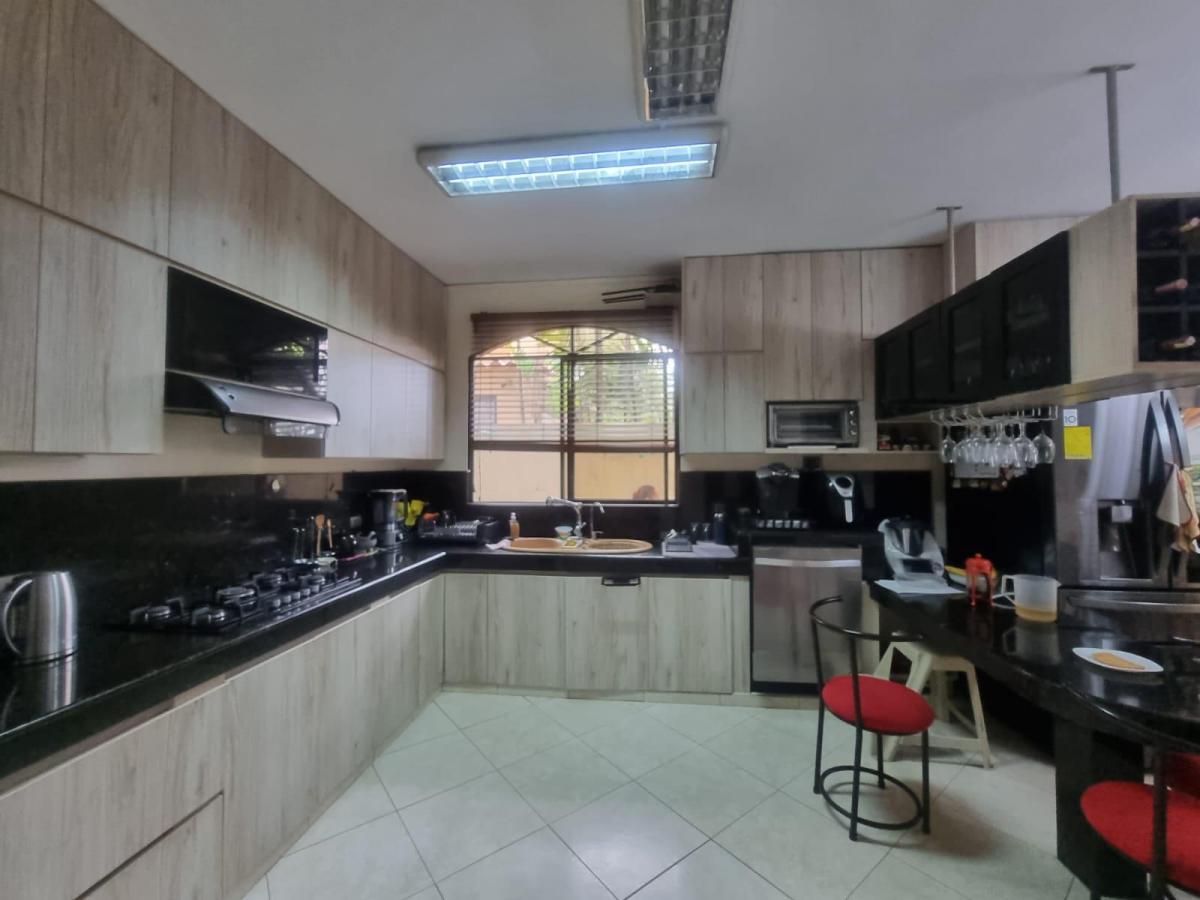 Casa en Venta, Urb. Estancias del Rio, Samborondon, Guayas — imagen 2