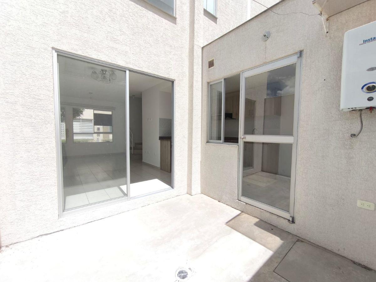 Casa Esquinera en Venta en Pomasquí con Áreas Sociales y Seguridad 24/7 — imagen 5